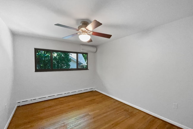 Building Photo - 2645 Hickory Ct