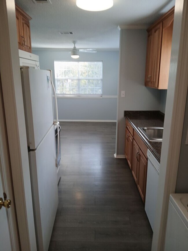 Building Photo - Charming Coastal Rental at Bald Point FL