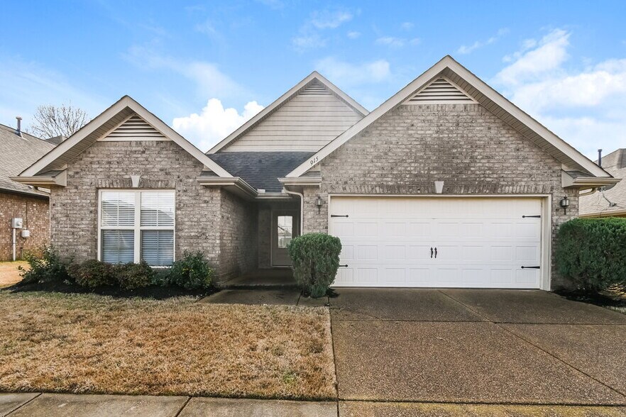 Primary Photo - 2915 S Hartland