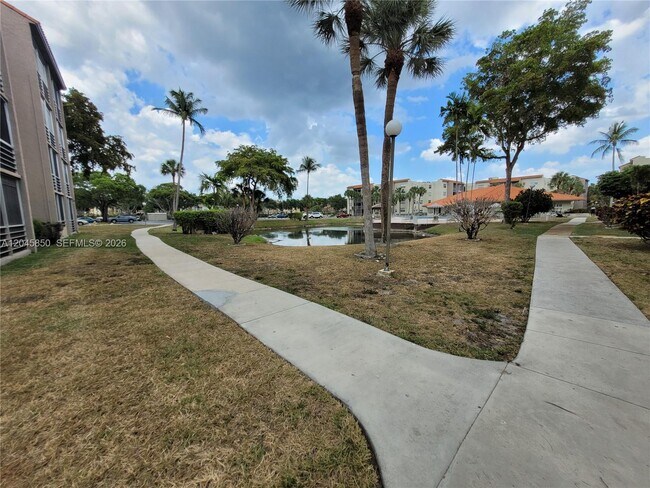 Building Photo - 1800 N Lauderdale Ave