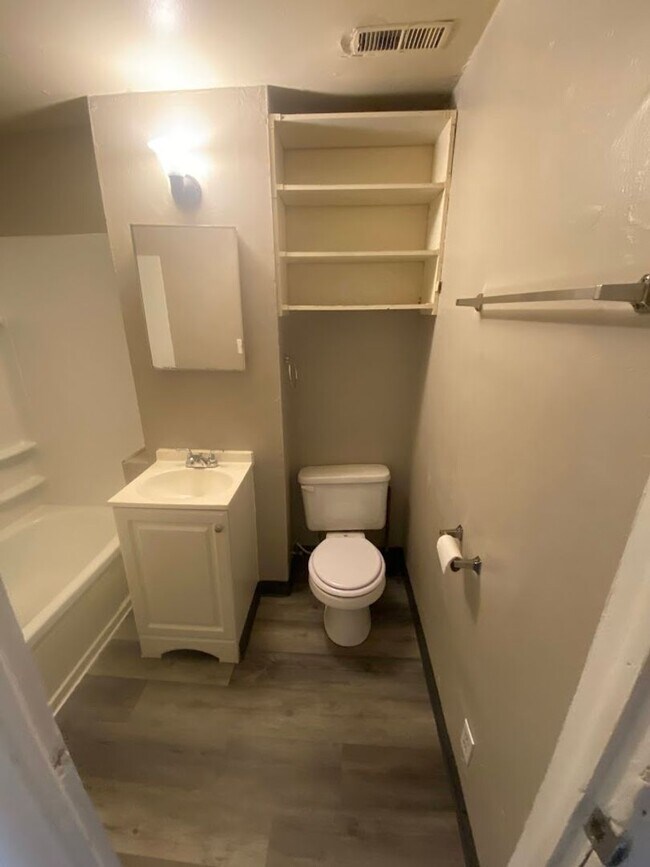 Building Photo - 2415 S 16th St.