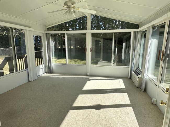 Building Photo - 1760 Scenic Dr