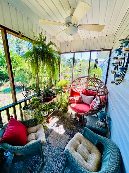 Building Photo - 8 Downing Ct SE