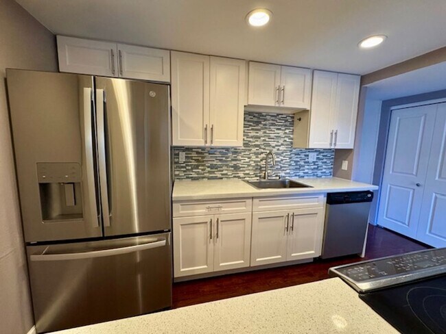 Building Photo - Gorgeous Walnut Creek Townhome 2 bedroom, 2.5 bath with 1 car garage in Sunset Park