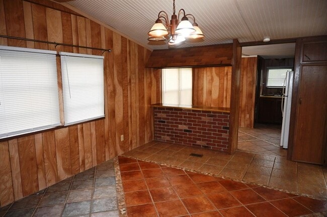 Building Photo - 204 N Ave G