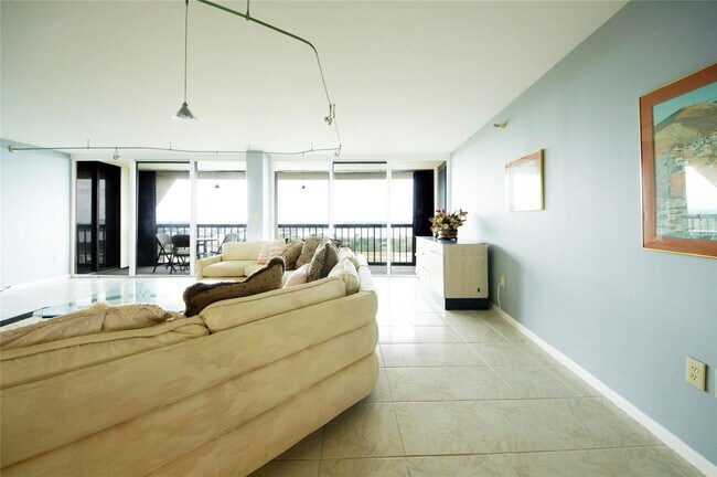 Building Photo - 2480 Presidential Way