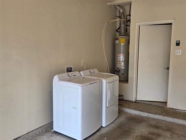 Building Photo - 2715 Riverhollow Ln