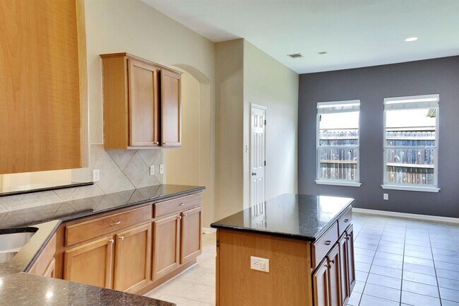 Building Photo - 507 King Eider Ln