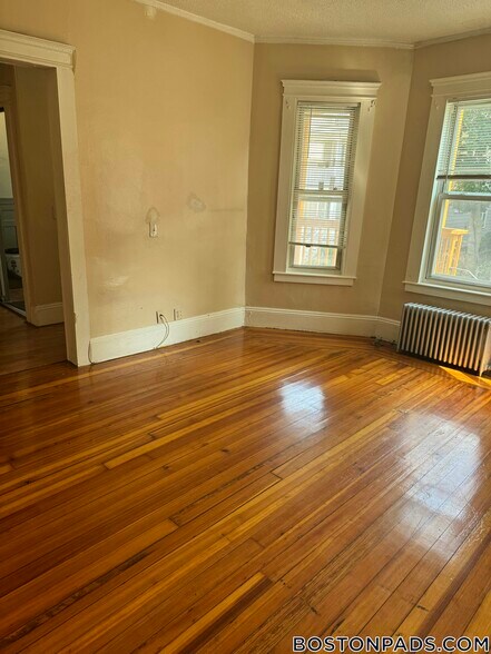 Building Photo - 110 Howland St