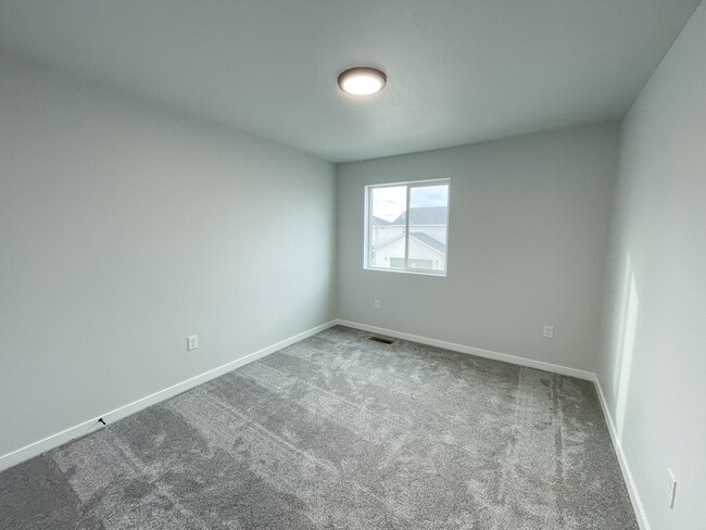 Building Photo - 4403 N Magical Crk Ave