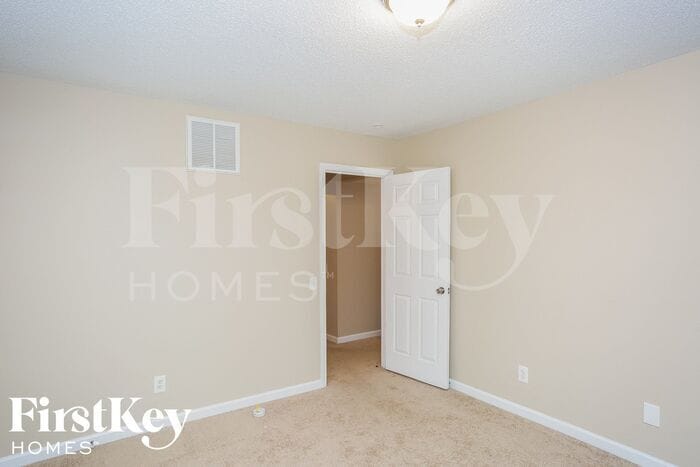 Building Photo - 6425 Skyline Dr