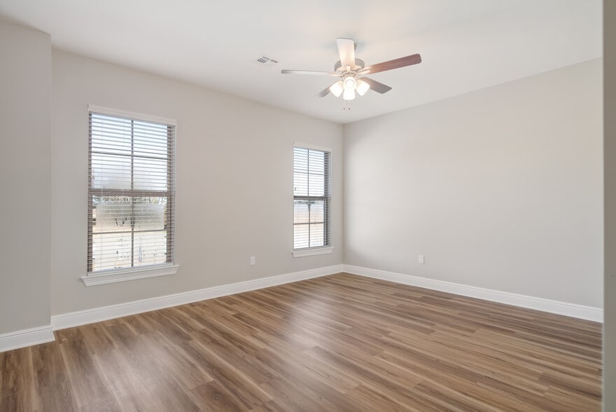 Building Photo - 139 Iberia St