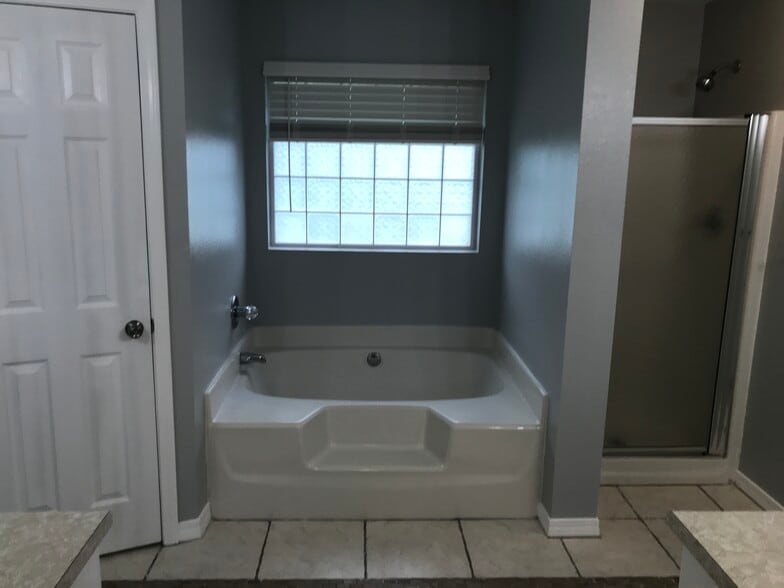 Master bathroom - 5108 Zachary Blvd