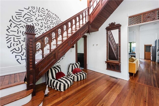 Building Photo - 383 Park Ave SE