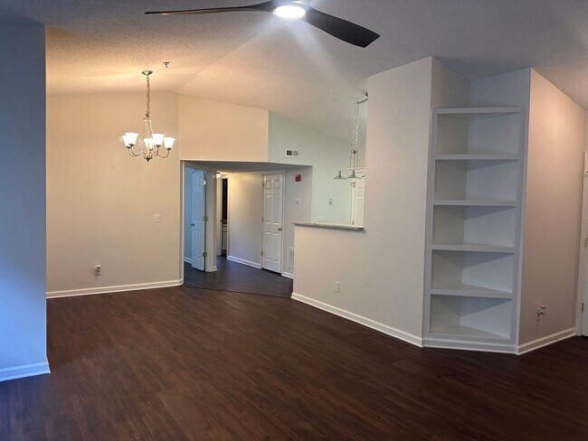 Building Photo - Cozy 2BR 2BA Condo in High Point