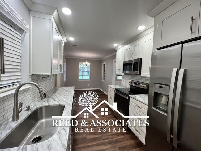Building Photo - Renovated Collierville Home!