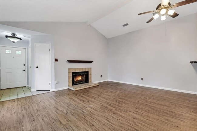 Building Photo - 15 Tulip Hill Ct