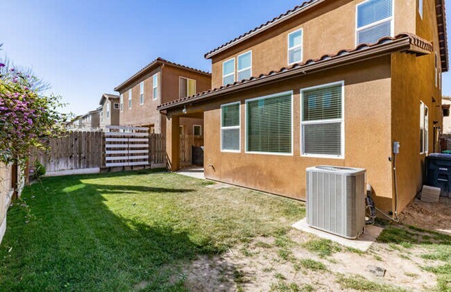 Building Photo - Charming Riverstone Home with Spacious Kitchen Island & Private Backyard