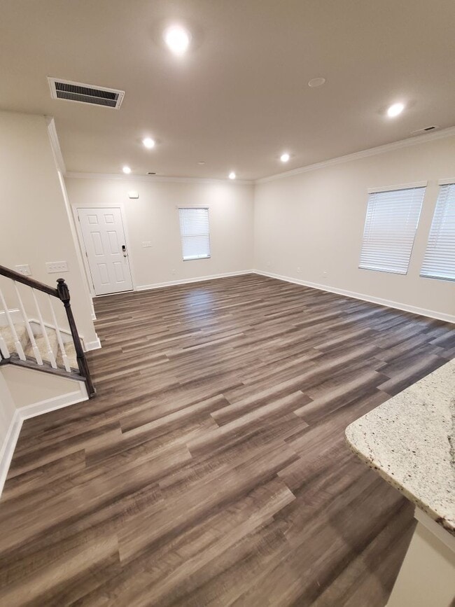 Building Photo - Beautiful Home in Huntersville