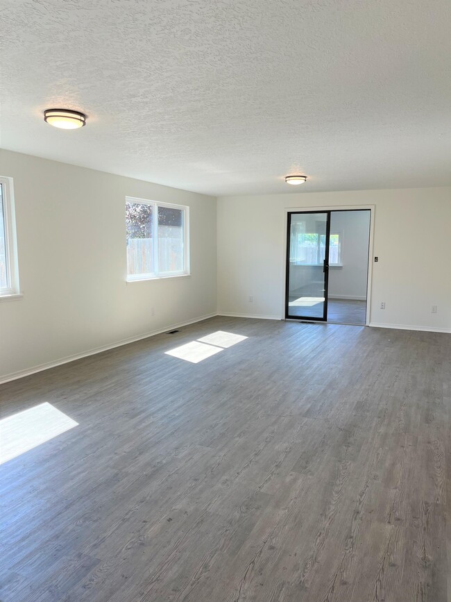 Building Photo - 1421 Storey St