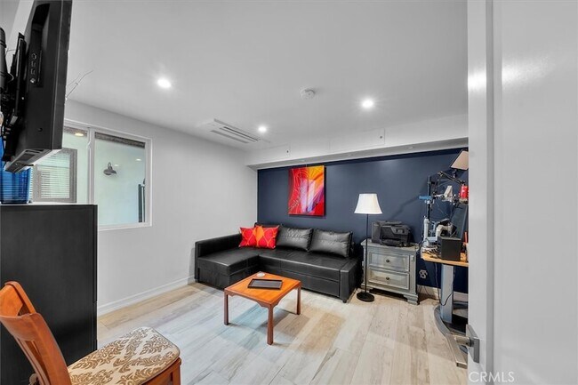 Building Photo - 760 Manhattan Beach Blvd