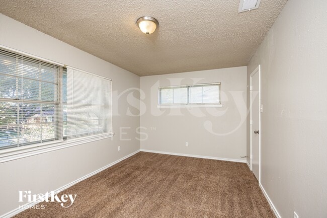 Building Photo - 2912 Yorktown Rd