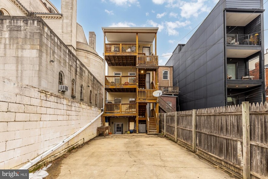 Building Photo - 1512 Park Rd NW