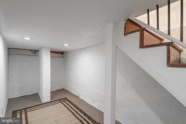 Building Photo - 2238 Oakford St