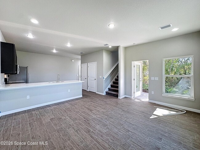 Building Photo - 500 L M Davey Ln