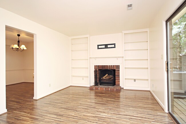 Building Photo - Brick Duplex With Convenient Rio Rd Location