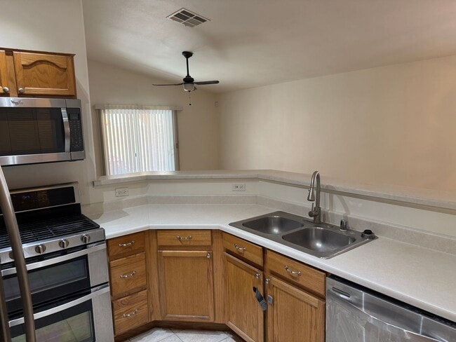 Building Photo - New Carpet and Fresh Paint