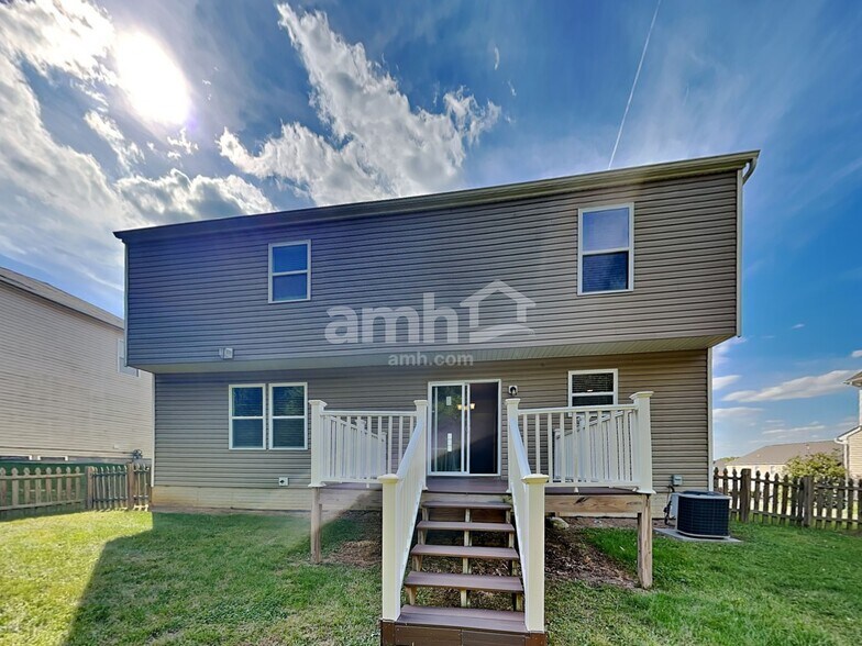 Building Photo - 320 Abbey Ave