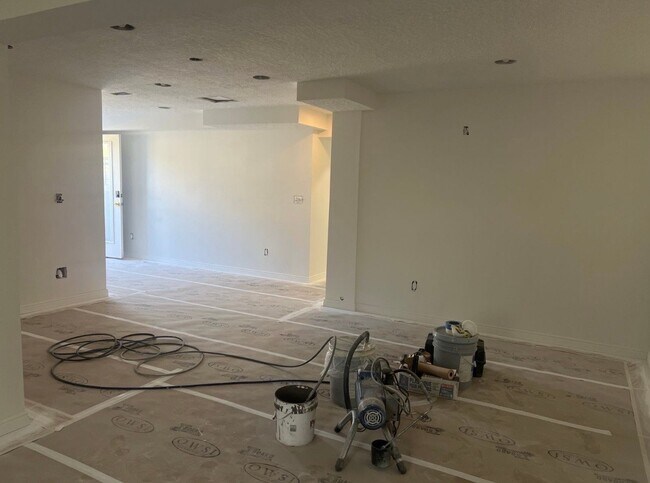 Building Photo - 213 Lakeview Dr