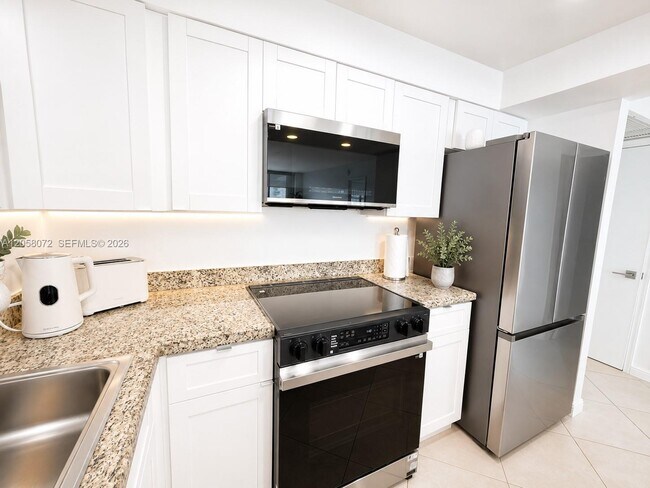 Building Photo - 5838 Collins Ave