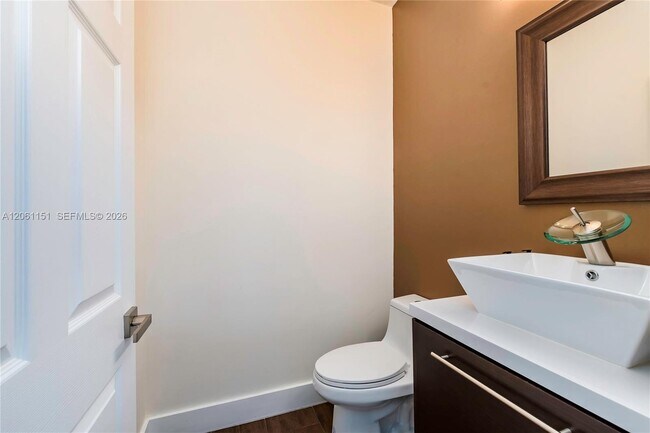 Building Photo - 1225 Skylark Dr