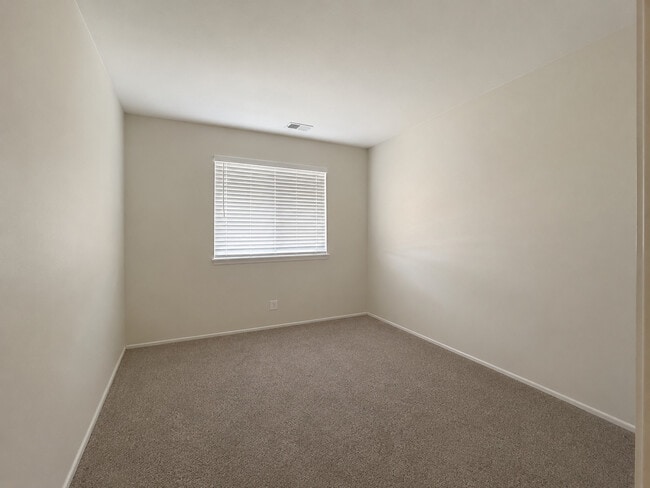 Building Photo - 355 Lambert Dr