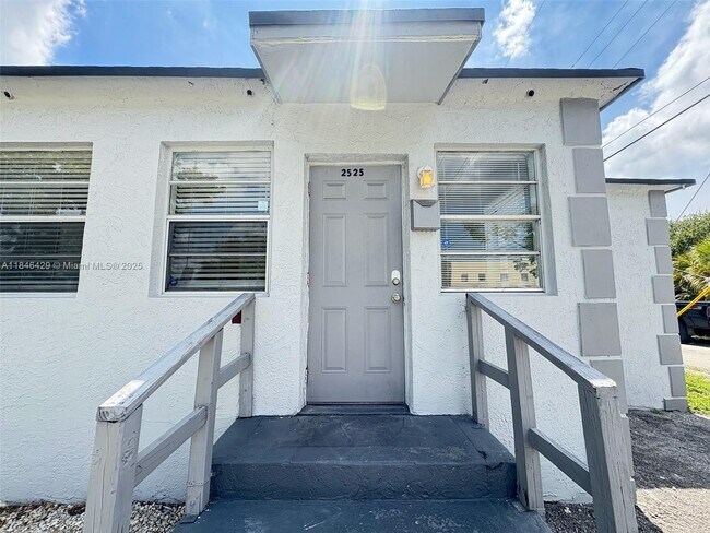 Building Photo - 2525 N 23rd Ave
