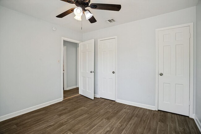 Building Photo - 3 Bedroom in University Park!