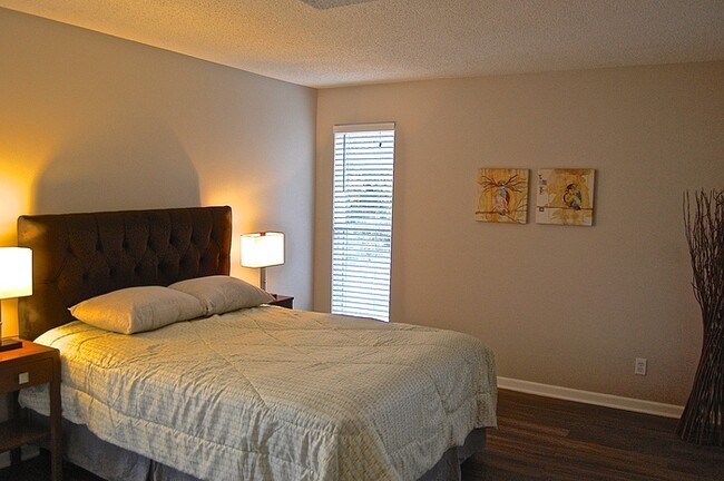 Building Photo - Beautifully Renovated Apartment | The Arabell