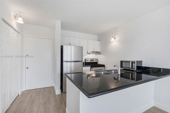 Building Photo - 2501 Riverside Dr