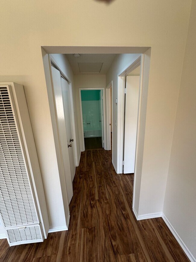Building Photo - Spacious and Light 2 bedroom in Avalon Gre...