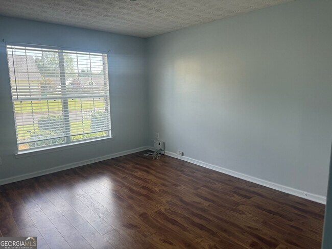 Building Photo - 2361 Cove Lake Way