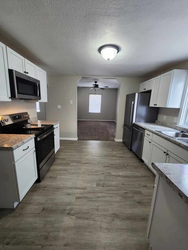 Building Photo - Charming Home in Cadillac Available May 2024
