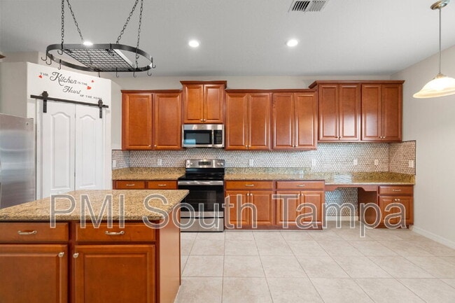 Building Photo - 13740 Newport Shores Dr