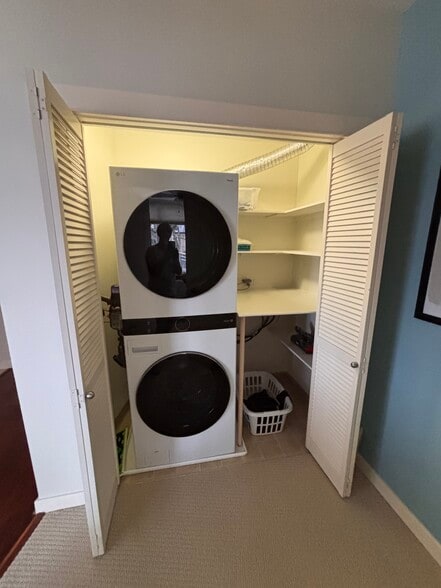 Laundry room - 190 Harbor Sq Loop NE