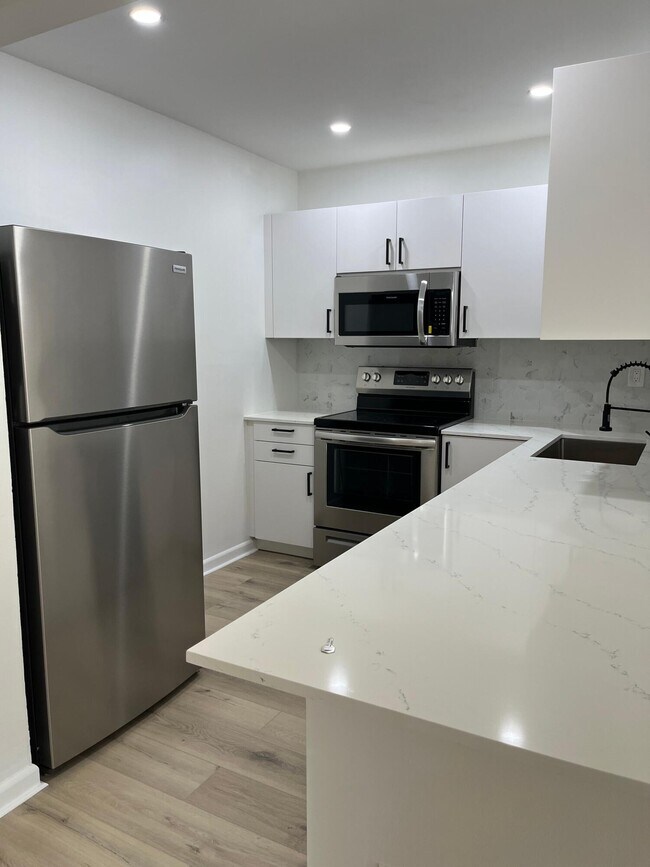 Building Photo - 480 NW 20th St