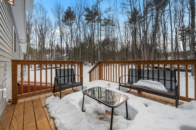 Building Photo - Ashburnham Home