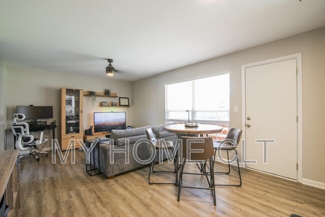 Building Photo - 4605 Coronado Dr