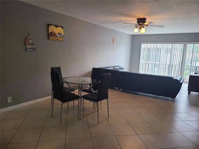 Building Photo - 2763 Woodgate Ln