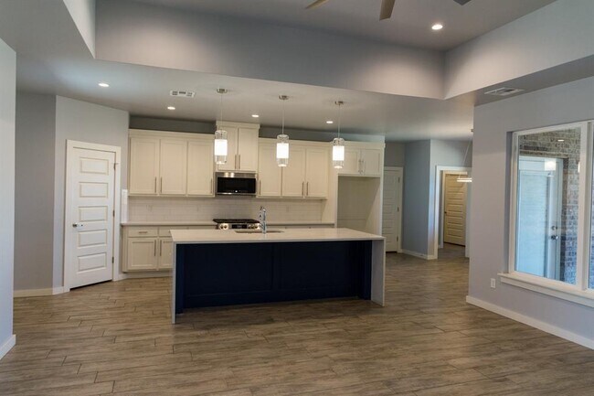 Building Photo - 306 Kirks Holw